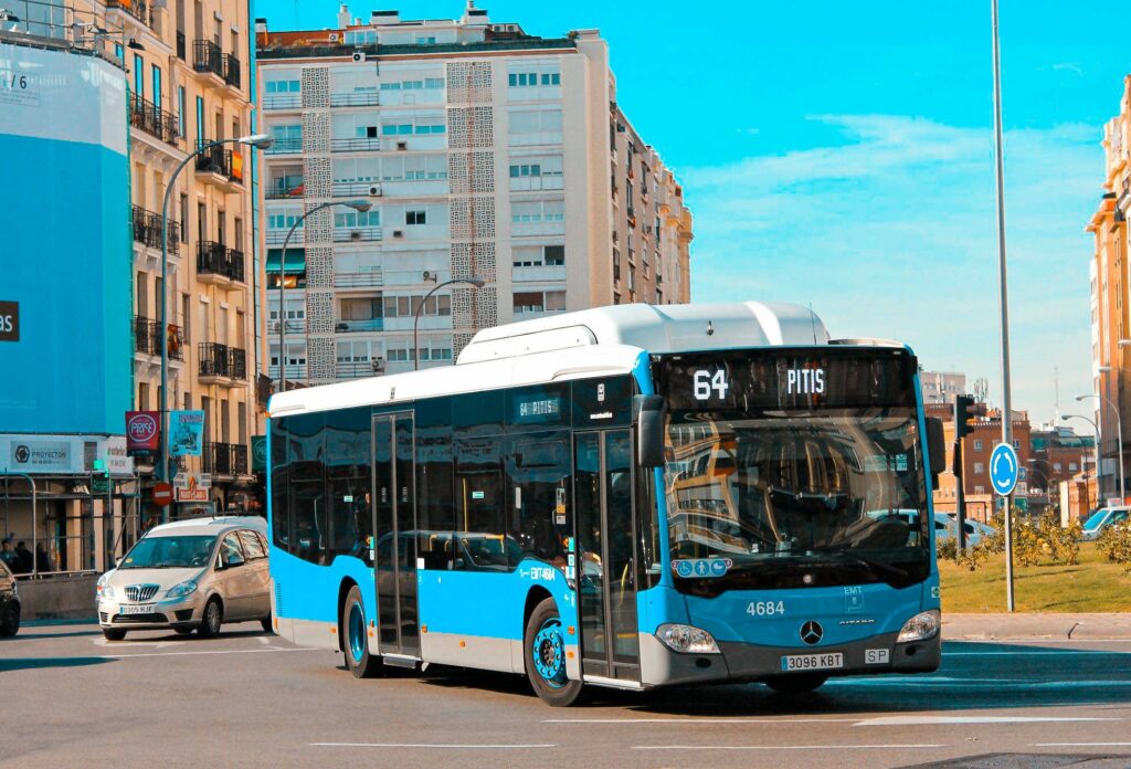 תחבורה ציבורית במדריד - אוטובוס מסתובב בכיכר