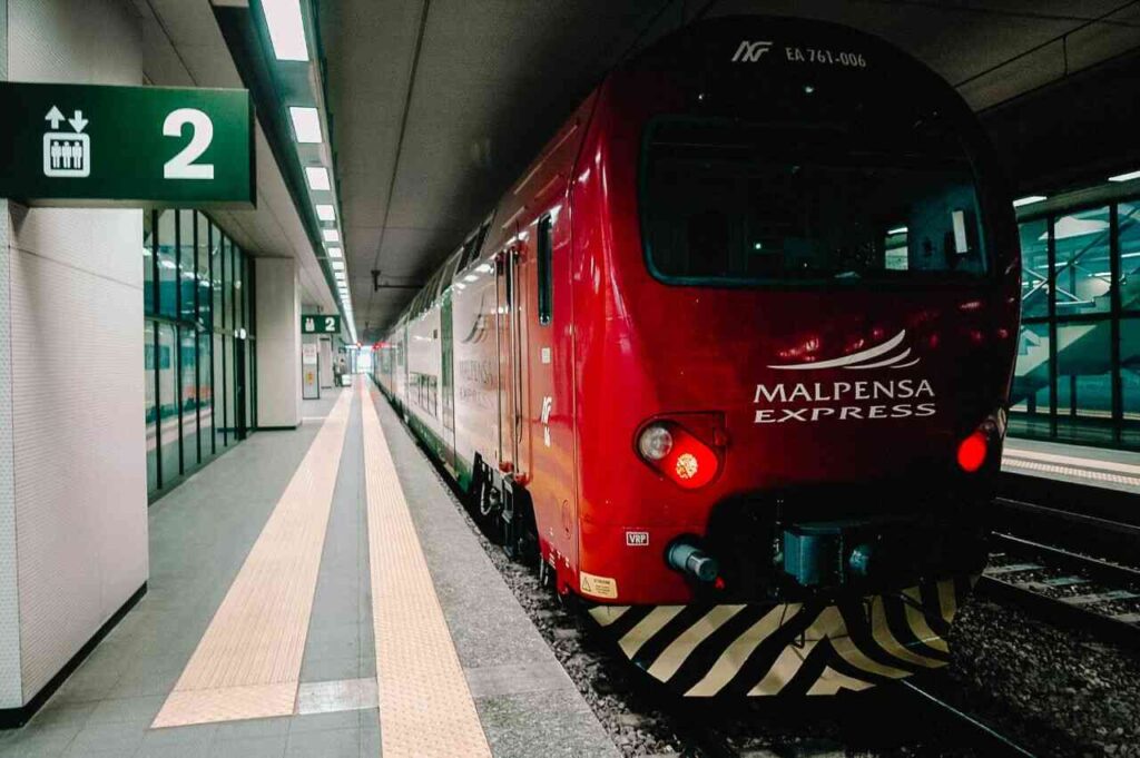 תחבורה ציבורית במילאנו - רכבת לנמל התעופה מלפנסה